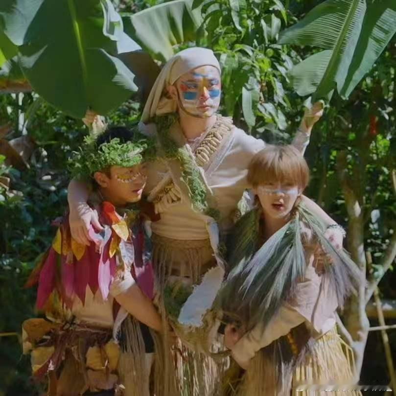 邓超陈赫鹿晗可以换头像了哈哈哈哈哈 刷到这个提议真的笑到，邓超陈赫鹿晗三人的头像