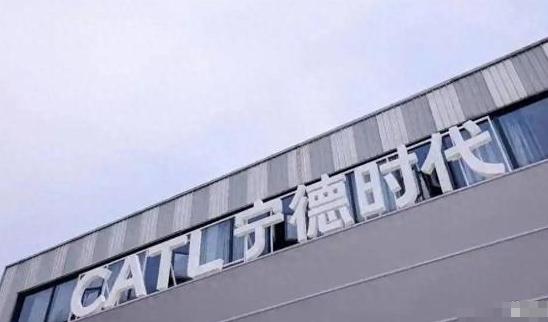 中国前三车企利润加起来，竟不如宁德时代一家！这个颠覆认知的商业反差，藏着曾毓群 