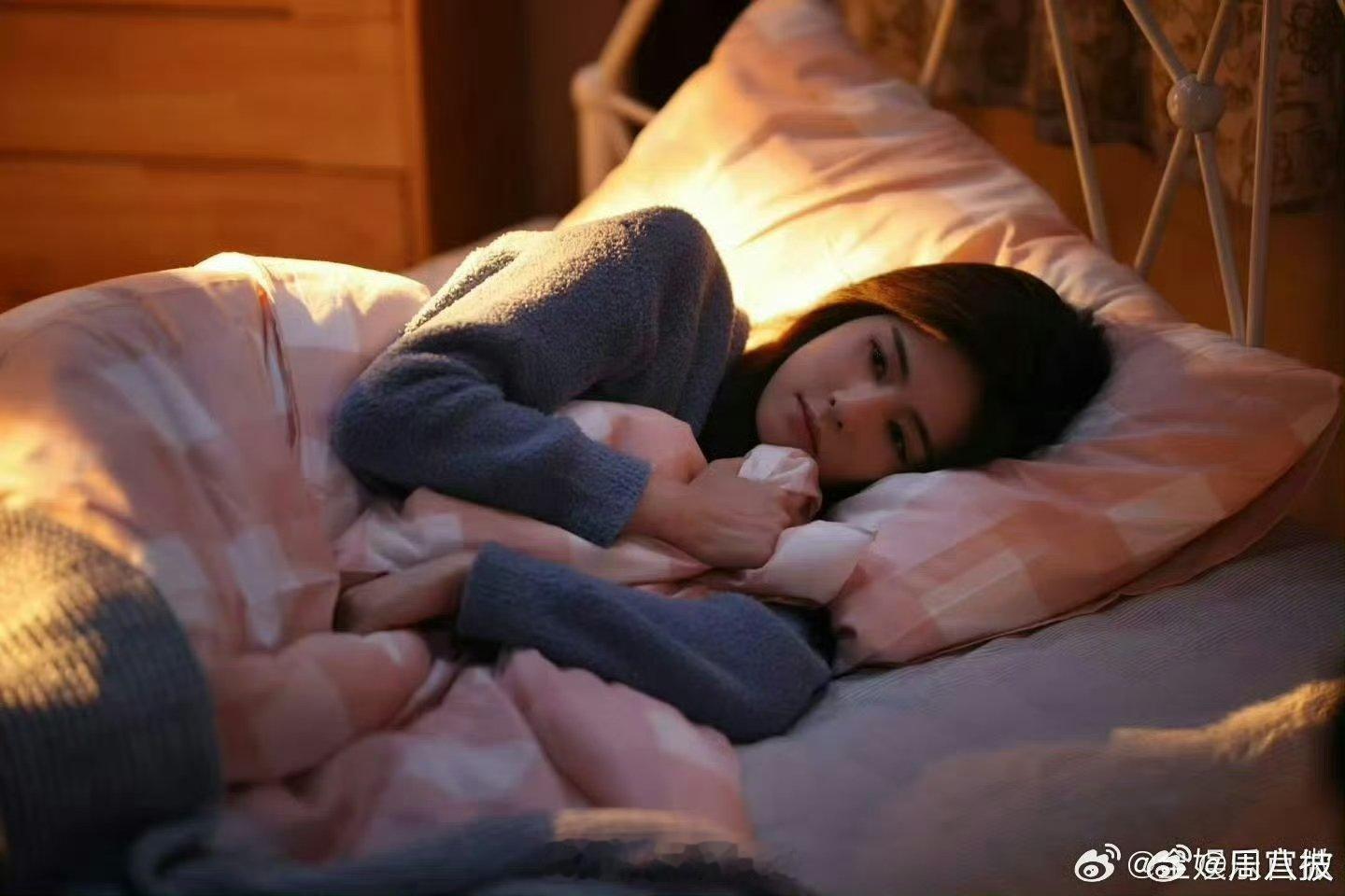 白鹿[超话]夏凤华自己下暴雨也要给人撑伞白鹿叙事型女主的杀伤力在白鹿的故事里，夏
