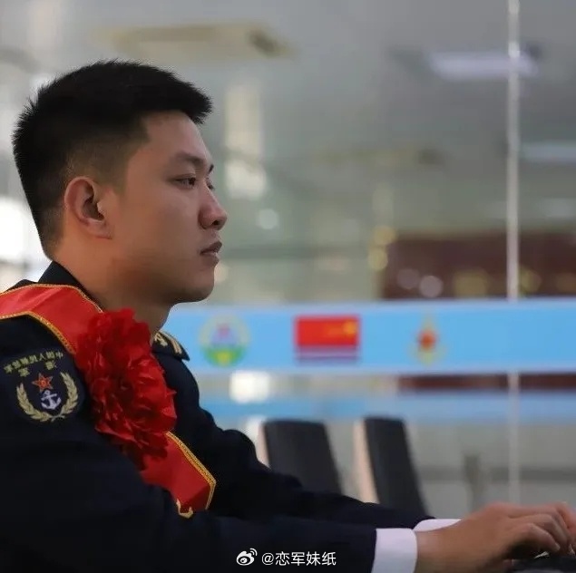 #军恋[超话]#我把战友娶回家！“老婆同志，请指示！” ​​​