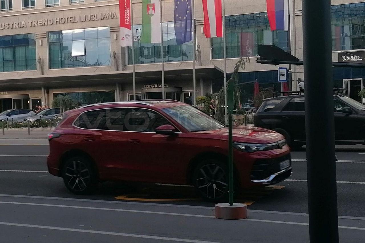 近日曝光的大众全新途观实车，据悉，这是即将推出的2024 款大众 Tiguan，