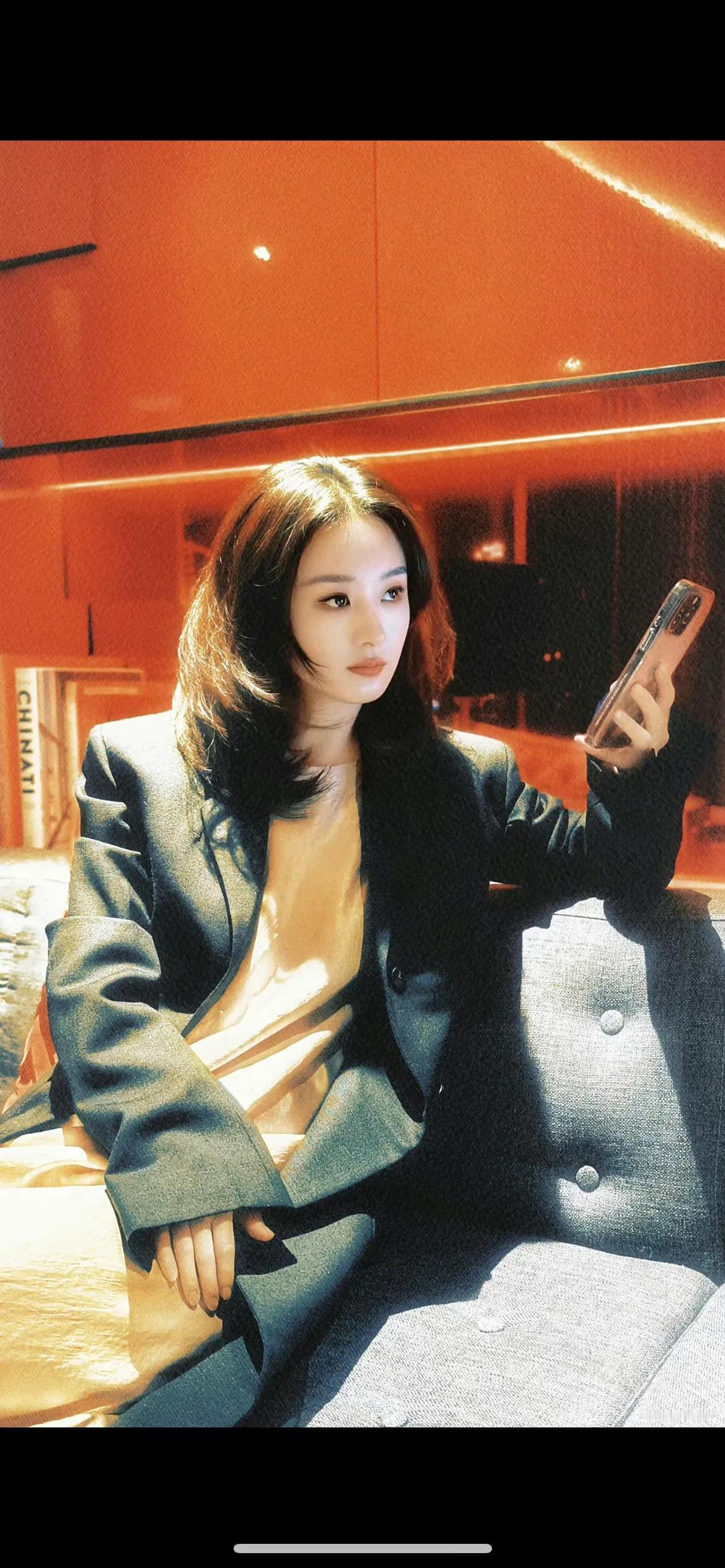 在这广袤的世界里，存在着太多令人惊叹的美丽。当清晨的第一缕阳光轻柔地洒在大地上，