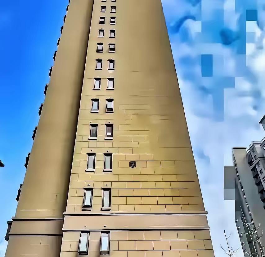 15岁的少年从18楼跳了下去，昏迷了13天，醒来时他开口问的第一句话是“爸，我还