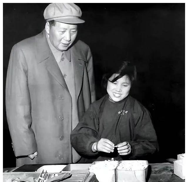 1958年，毛主席到沈阳二一三机床电器厂视察，到达之后发现工人态度冷漠，没想到只