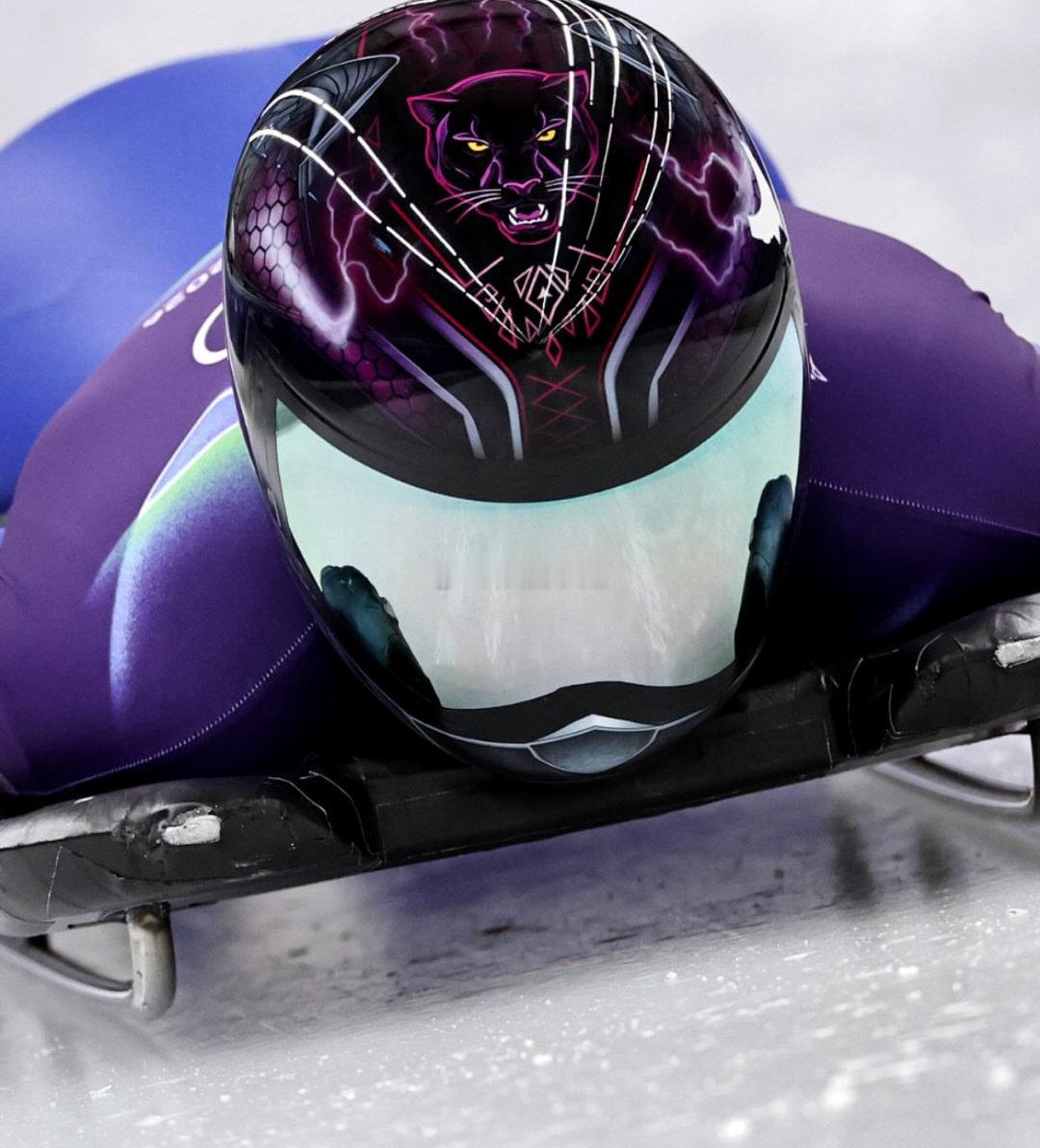 江湖在走，头盔要有｜每届冬奥必看的冰上F1钢架雪车，在时速破百的极限赛道里，除了