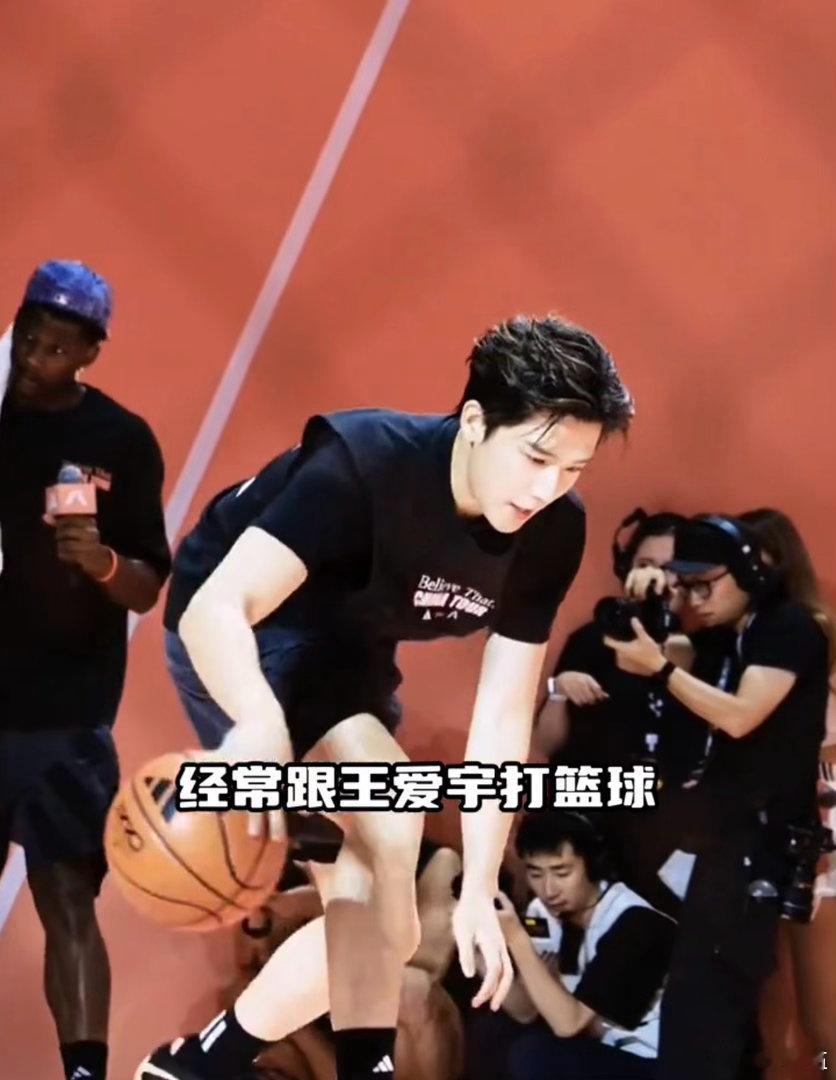 相亲相到了王安宇谁懂追星女的终极梦想！相亲结识王安宇球搭子，初次见面直奔球馆，直