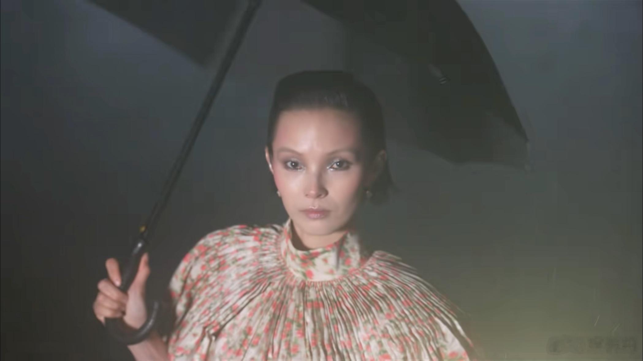 雎晓雯颓美瓷娃娃妆雎晓雯还是超模会做时尚大题 雎晓雯VOGUE红毯太出彩，颓美瓷