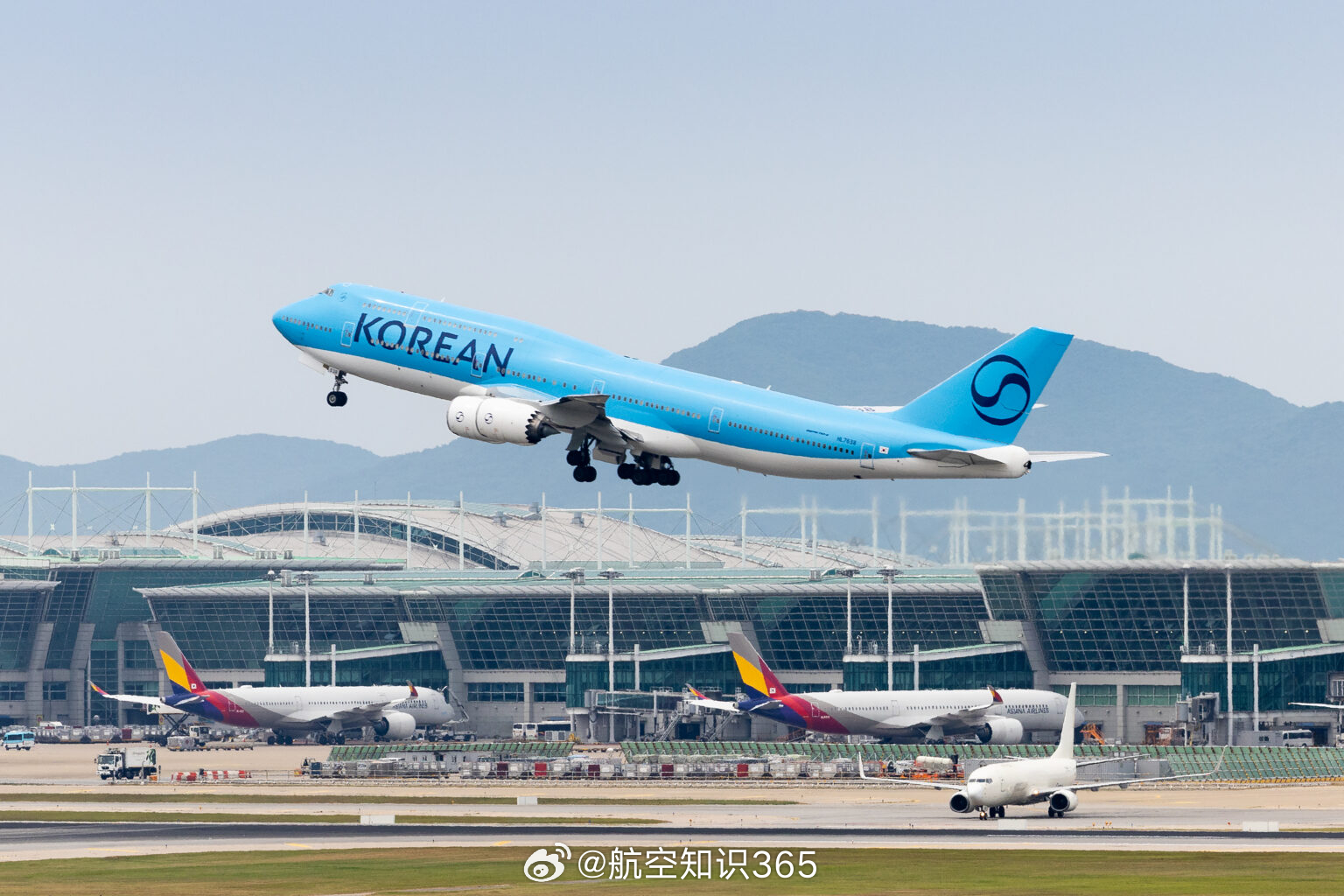 【大韩航空与韩亚航空合并获最终批准】大韩航空8月12日宣布，两家公司合并方案已完