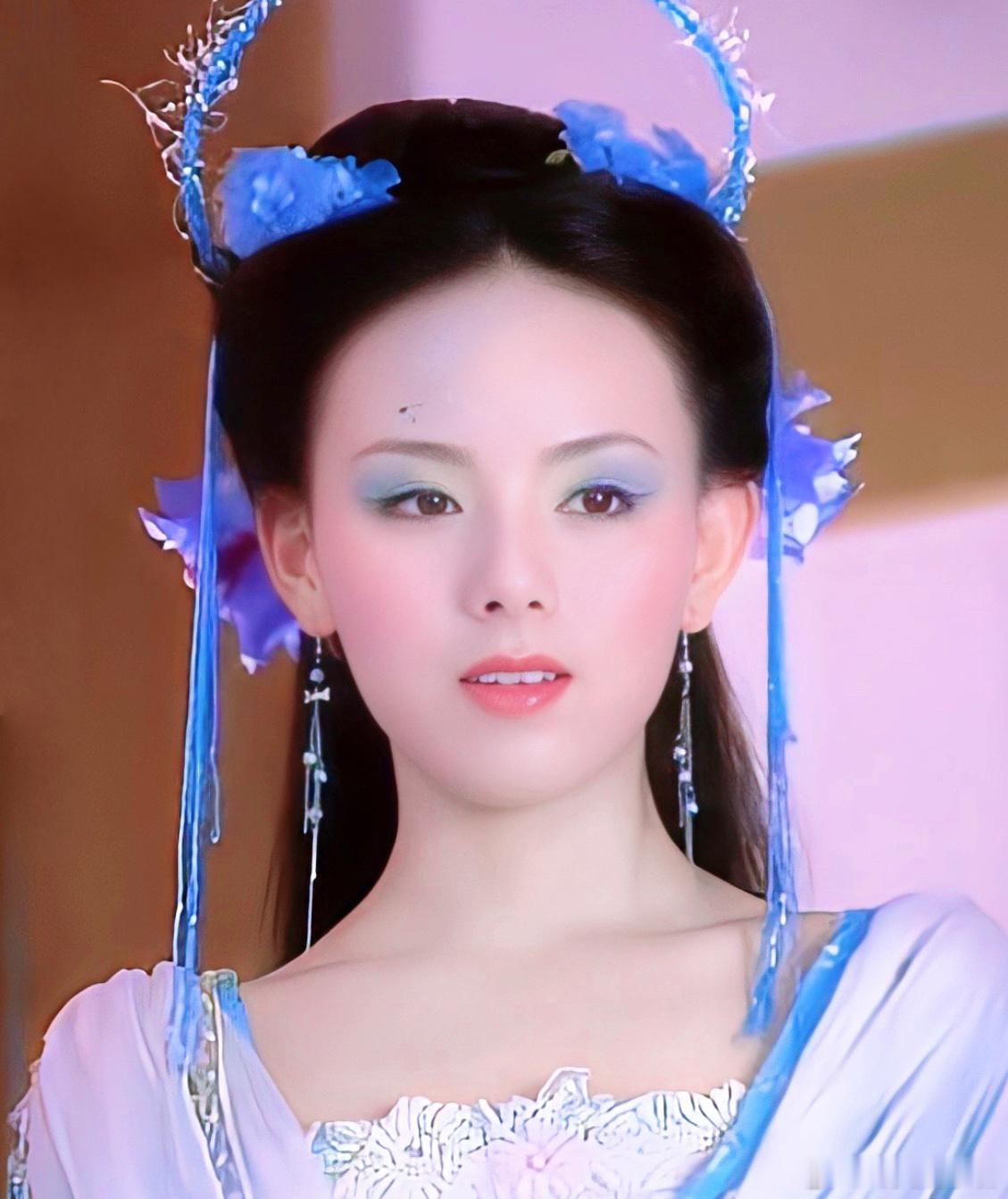 欢天喜地七仙女🧚♀️ 饰演的六公主蓝儿乖巧纯洁、才华横溢，气质清幽出众，精通文