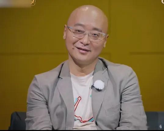 节目里邓莎诉苦说心情不好时她就去花钱血拼，买东西能让她心情变好。路行表情微妙，说