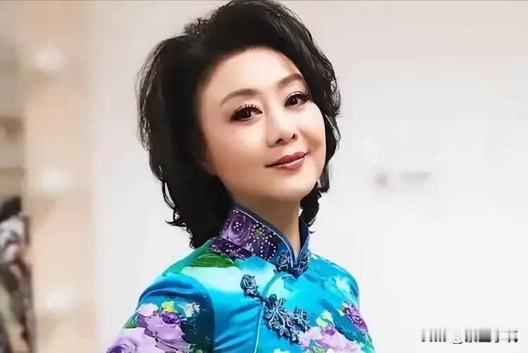 人美是非多，明明行得正坐得端，可偏偏总有人给她安排一个又一个的绯闻男友，而且一出