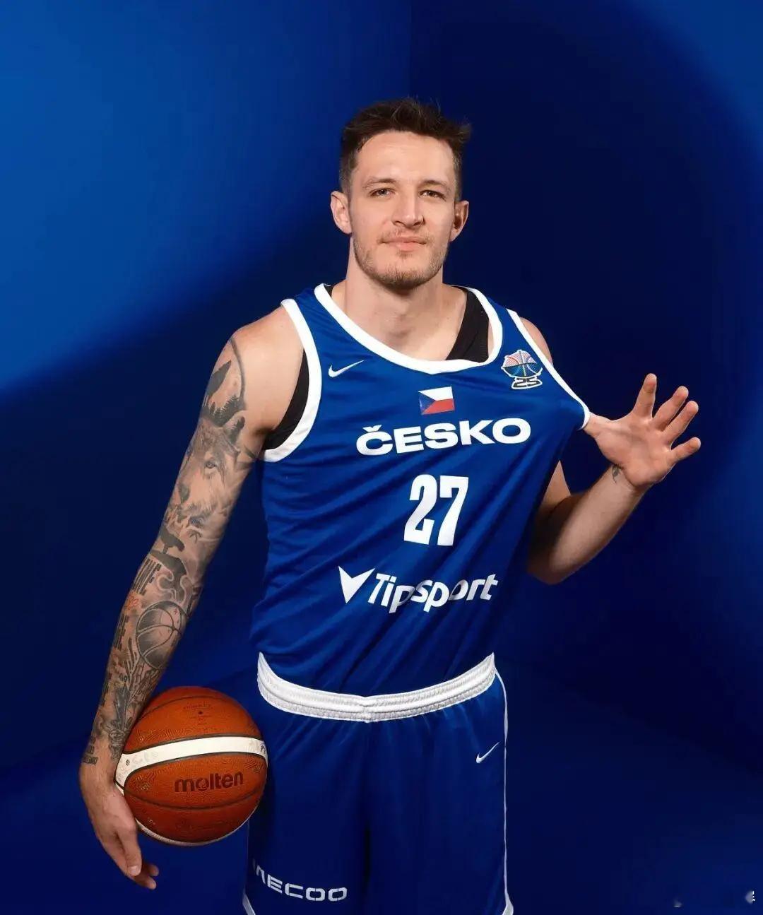 他倒也可以在衔接段承接一些控球任务，比“勒夫”传统的那种。 