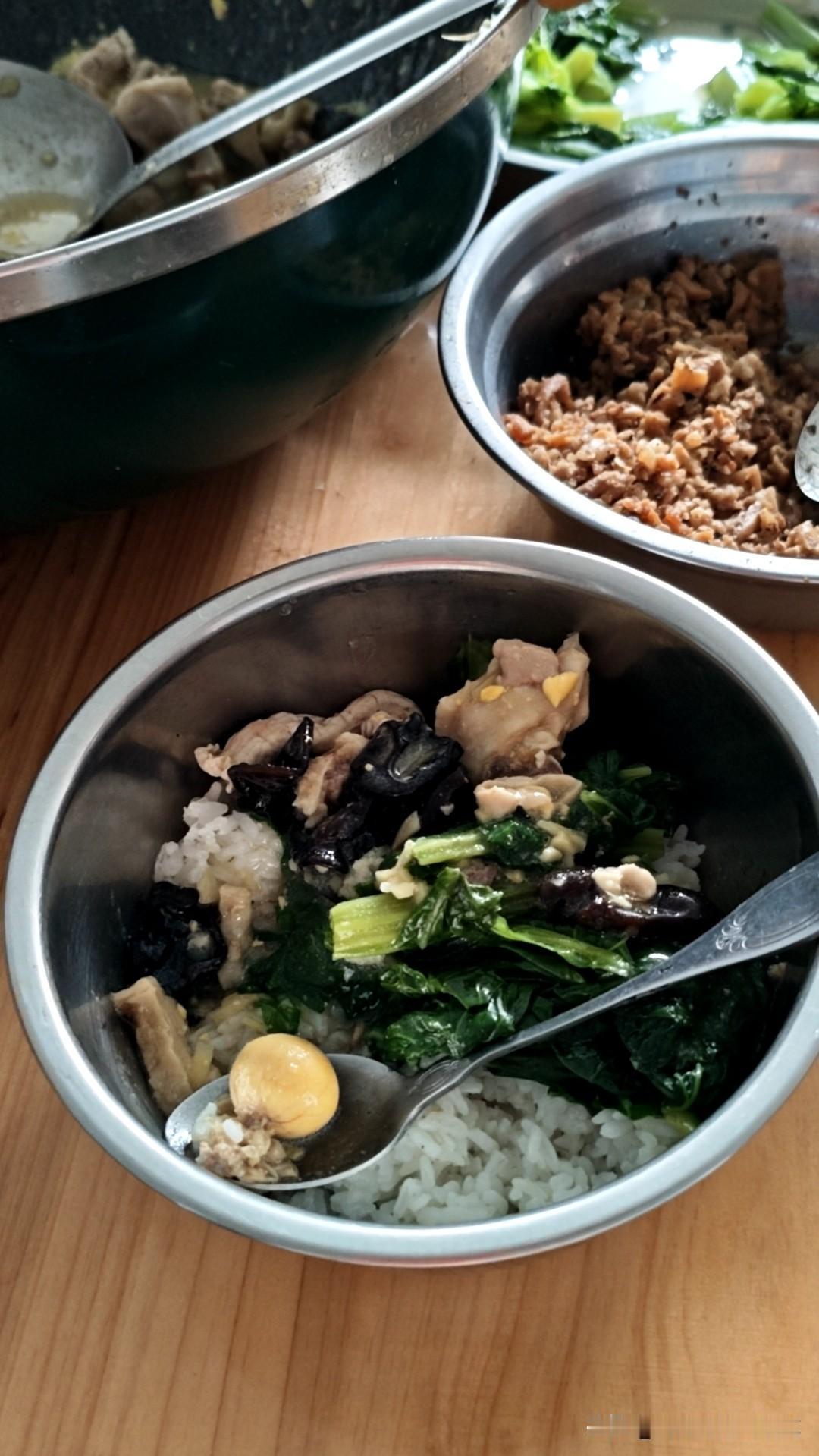 普通人的一日三餐就是如此的普通，但是这种来自于普通的幸福，不是每一个人都可以享受