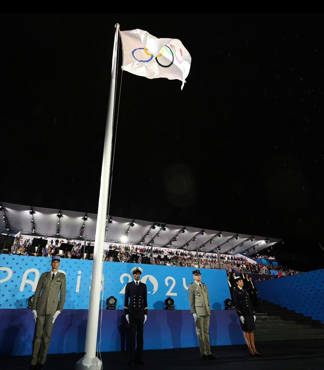 倒过来挂表示“奥运到”🧧这一波属于是文化输出了[笑哈哈][笑哈哈] ​​​