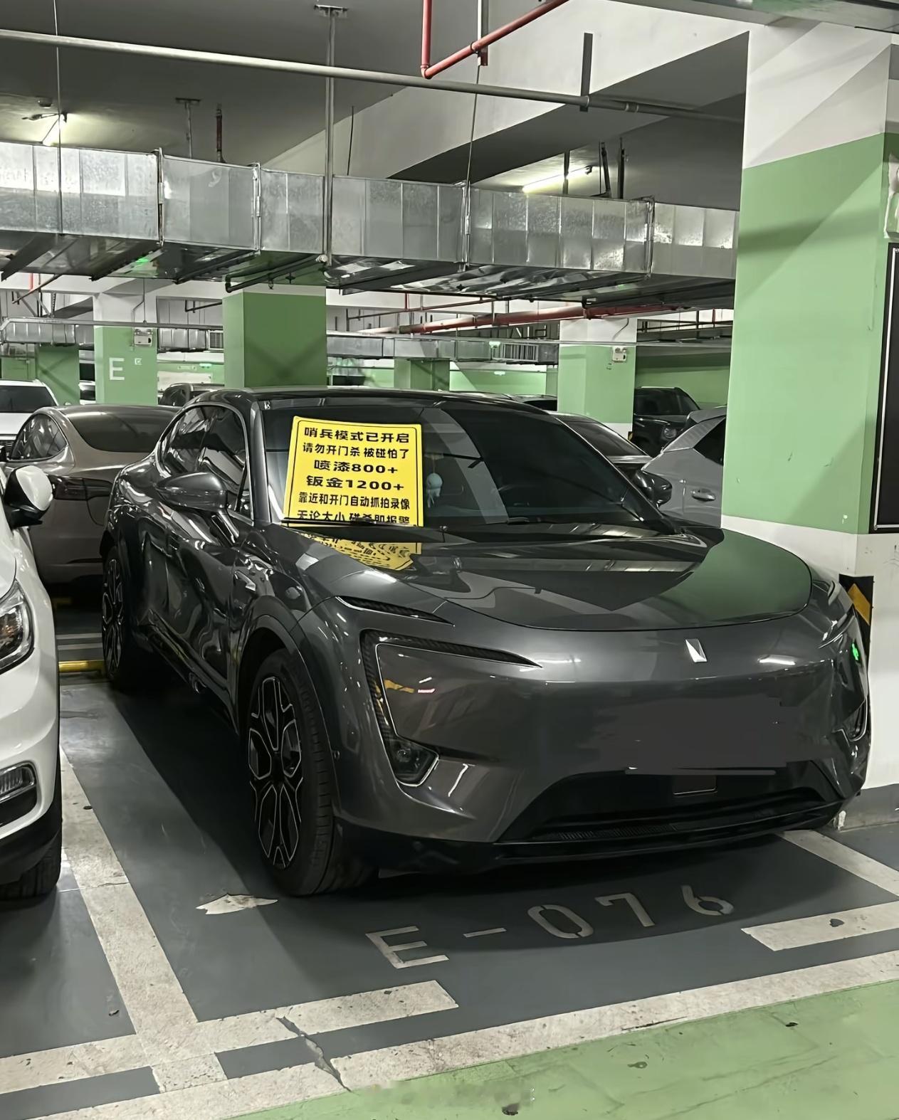 车主为了反正开门杀，防止车门被刮已经想尽办法了..... 