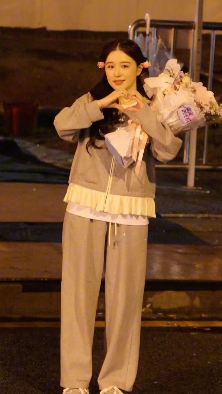 生日快乐🎁阚清子听粉丝喊生日快乐红了眼睛阚清子听到粉丝喊生日快乐要哭了