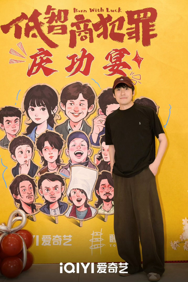 马旭东送考王传君 谁懂这份双向奔赴，好友马旭东特意到场给王传君送考，之前追剧就很