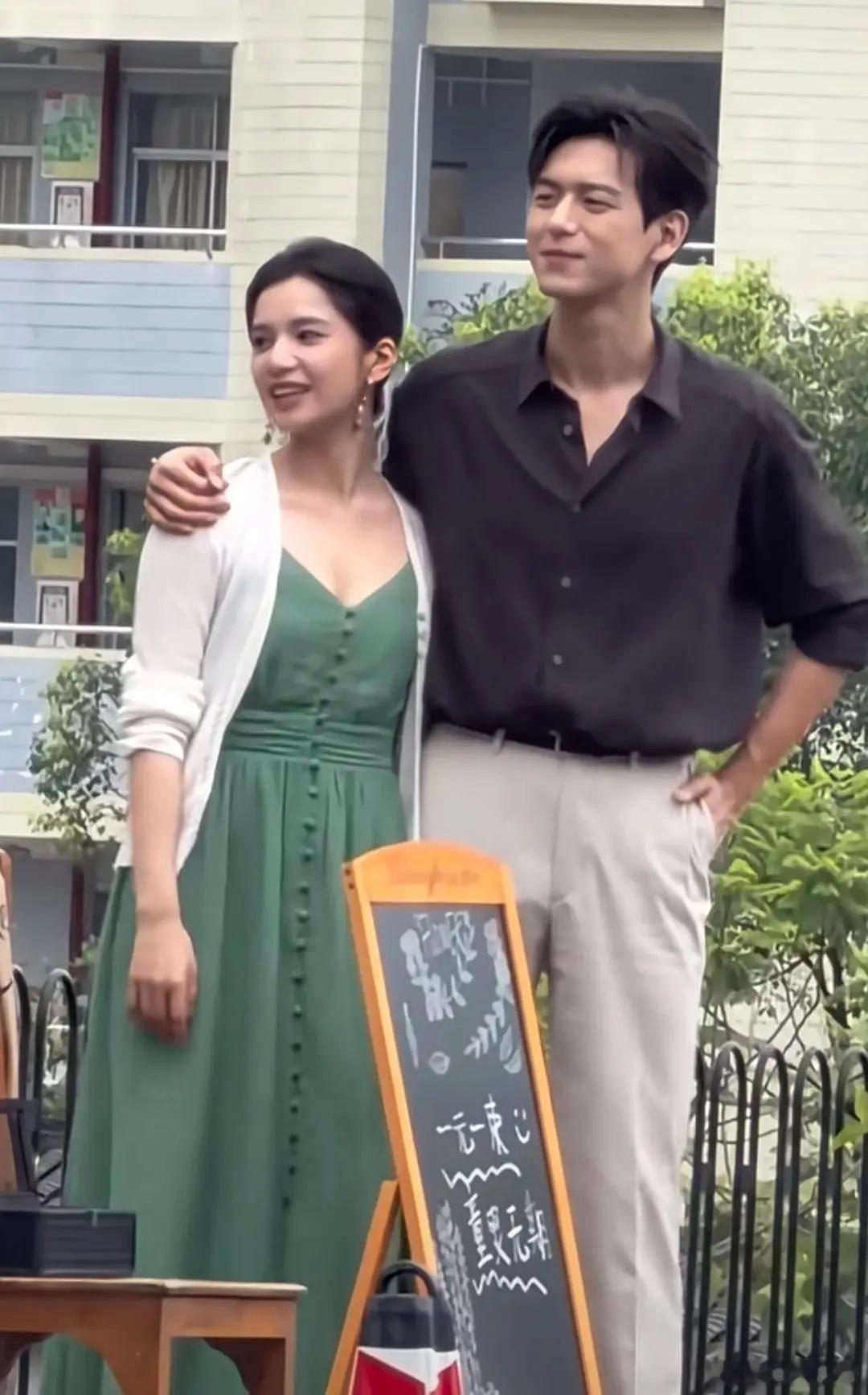雾里青 李现张婧仪这组路透不错