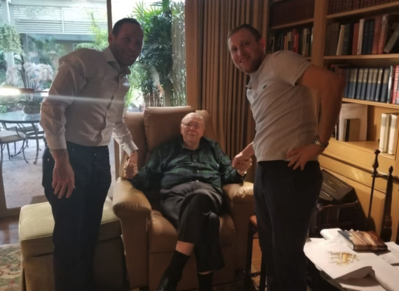 【科技公司波动大，要耐心。】查理芒可讲：持有比亚迪期间有超过8次调整幅度超过50