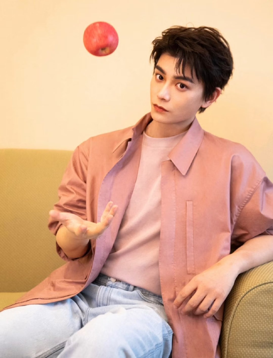 粉色穿搭的丁禹兮～ 