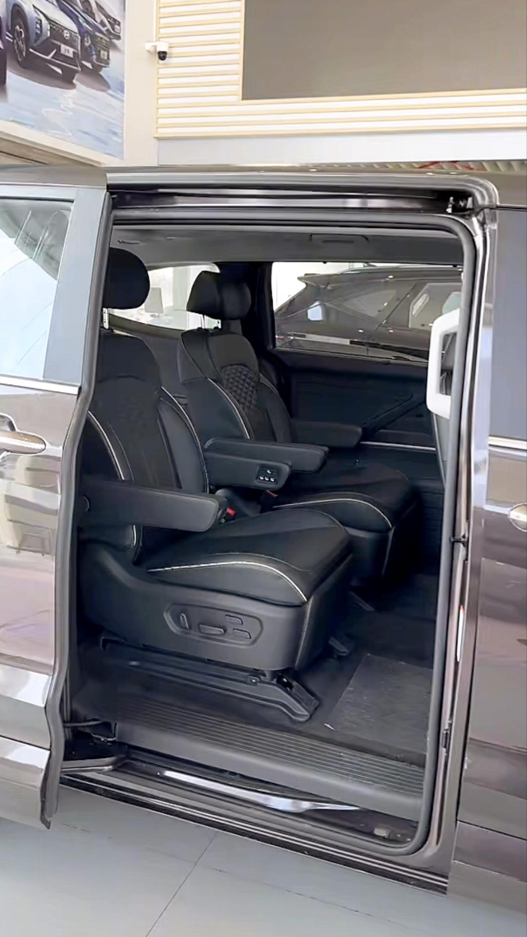 买合资MPV车型，我建议看看库斯途，这是一款性价比很高的车型，现在终端的优惠力度