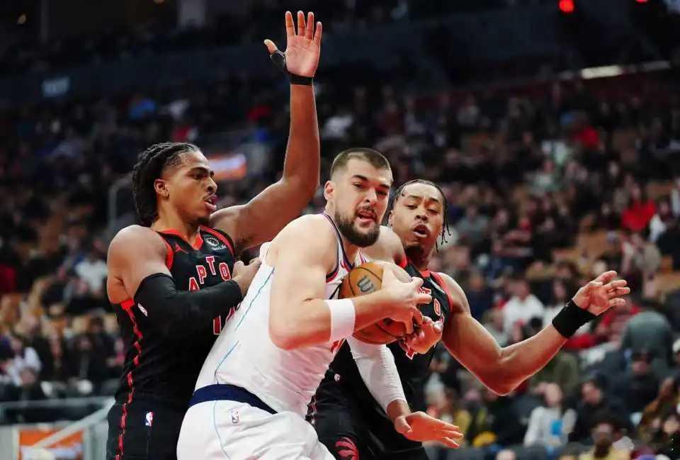 冲进前十！小卡伤停快船加时险胜猛龙 哈登31+10连中关键球北京时间1月17日，