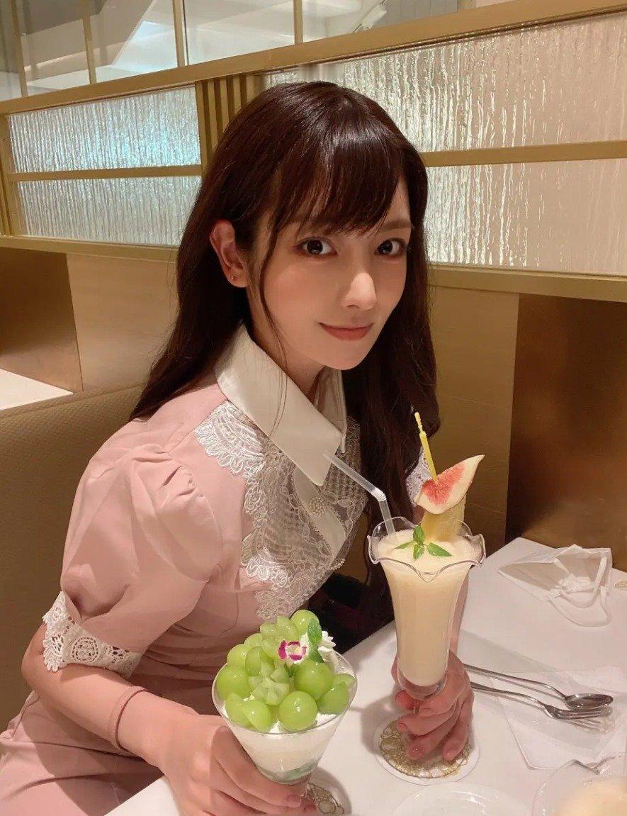蜜雪冰城被曝黑料网友凭啥护短 人家霉体干这个就是要骑在你头上拉屎，你居然想让人低