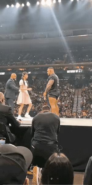 人生如戏！关键是谁让你演戏？你为啥要演这出戏？这出戏演完了之后会怎样？

看到了