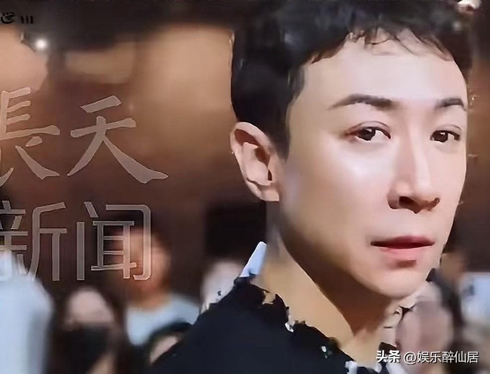 听人劝吃饱饭，张维伊换新发型了，这还像个“人样”！哈哈。

其实他长得不丑，好好