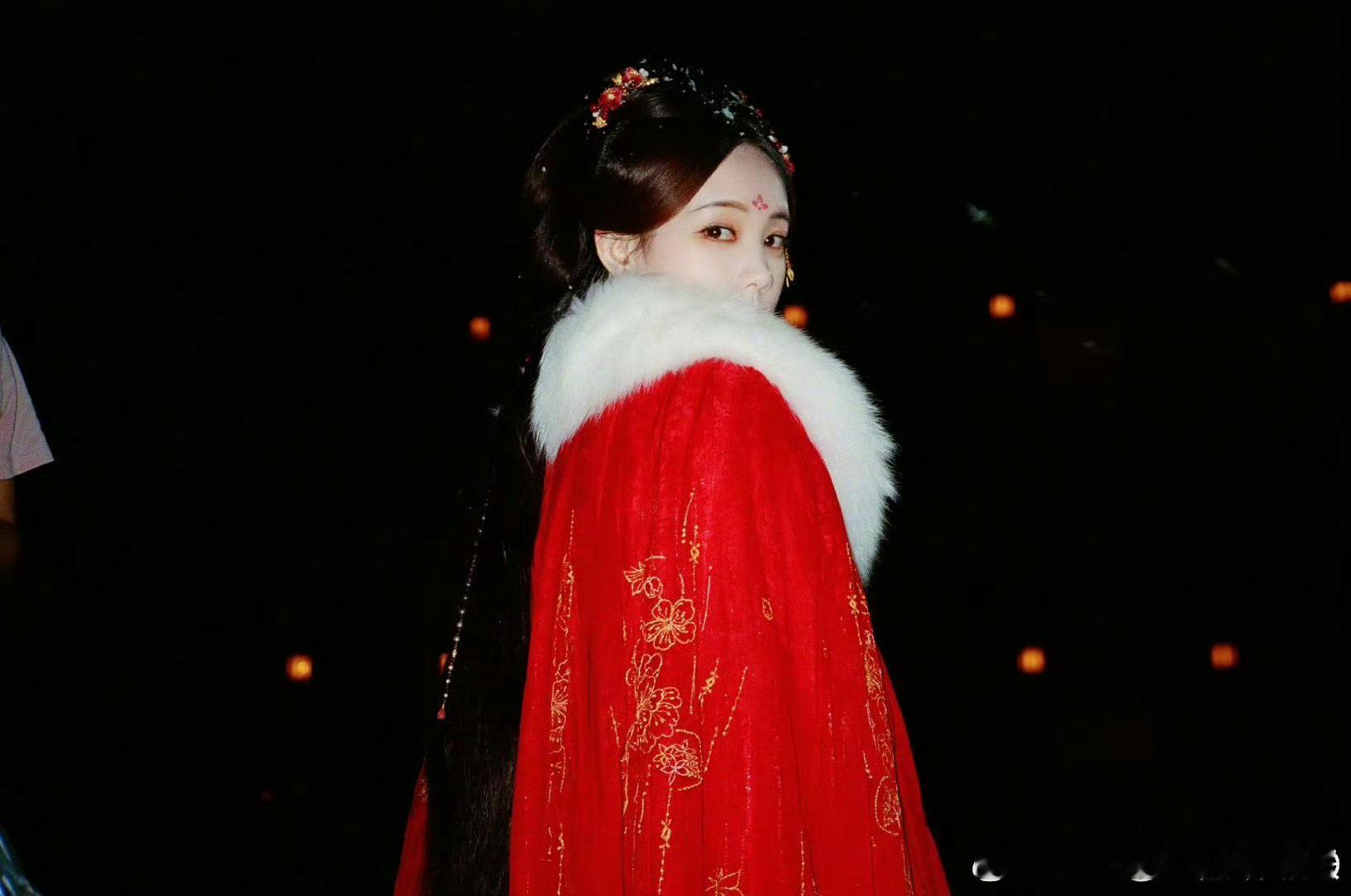 李雪琴给李一桐新剧做宣传李雪琴推荐书卷一梦李雪琴推荐书卷一梦啦 ​​​