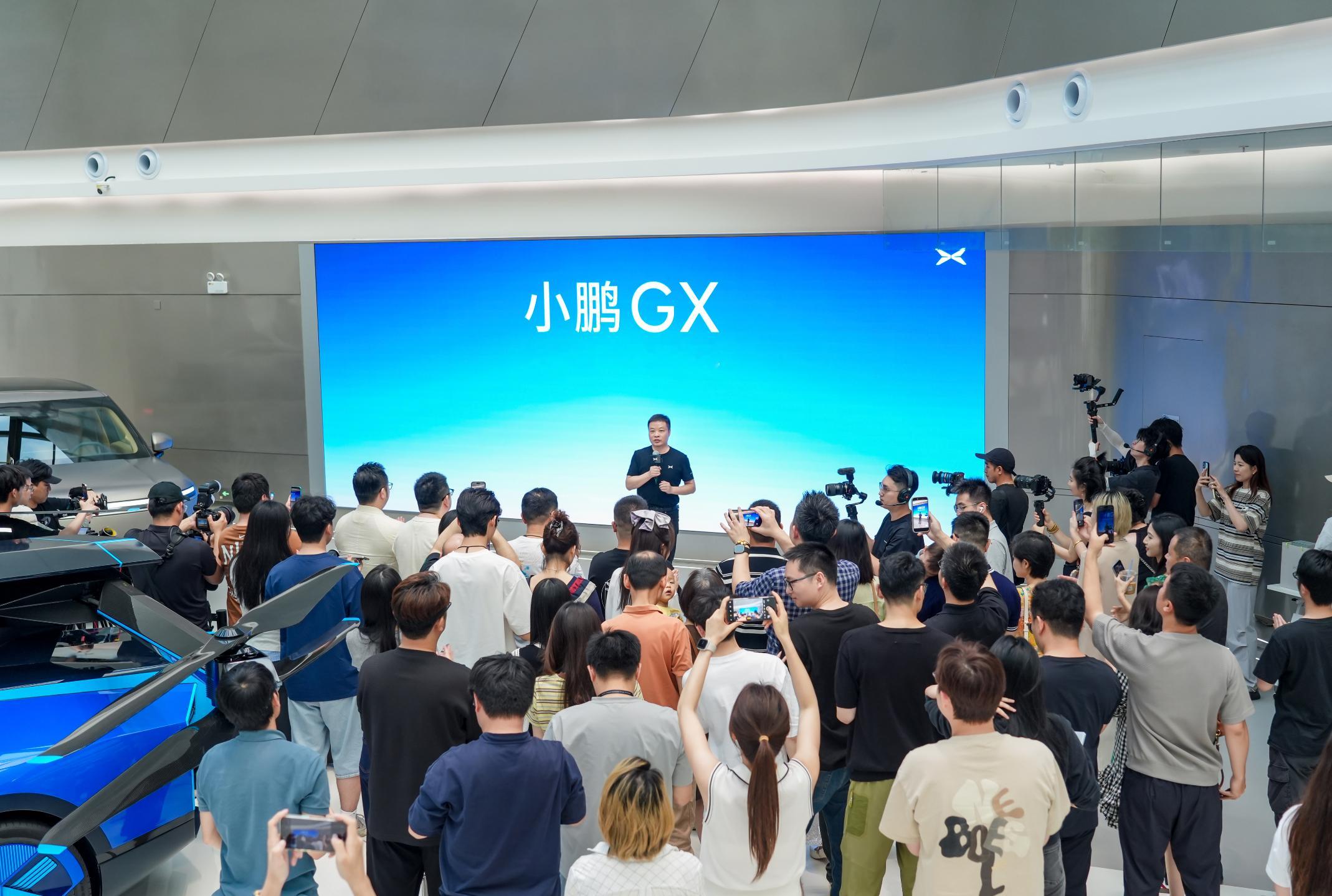 小鹏GX这两天开始正式交付，为了保证交付速度也是拼了在小鹏GX上市次日，何小鹏便