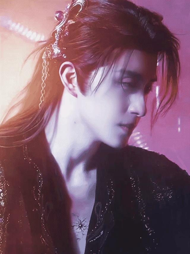 白月梵星帅哥101 讲真的，各有各的帅，不过顶流c位还得是妖王对我们的眼睛太友好