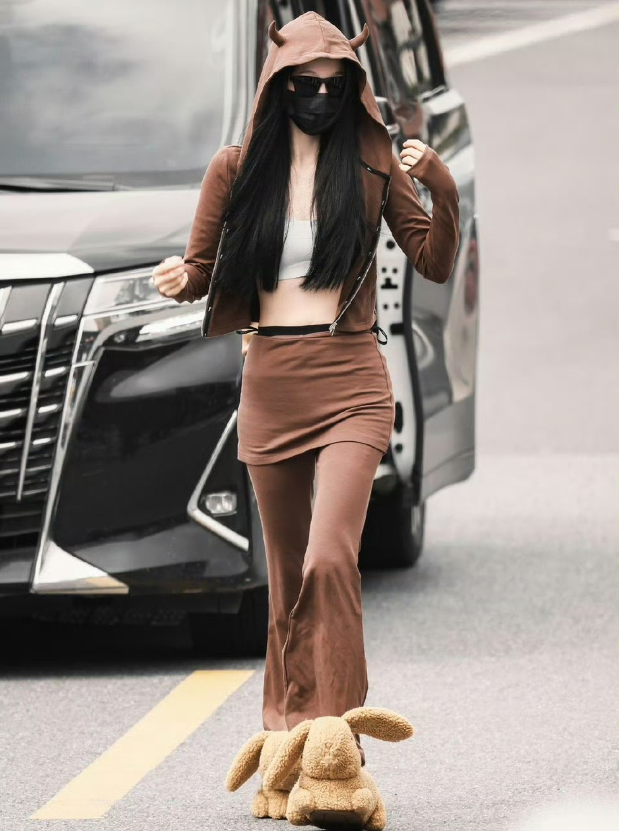 豆包评价虞书欣今天的上班穿搭 