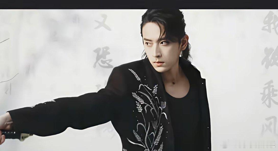 最能够证明《披荆斩棘》是真唱的选手，就是陈若轩！他演唱歌曲是《天下》，原唱张杰。