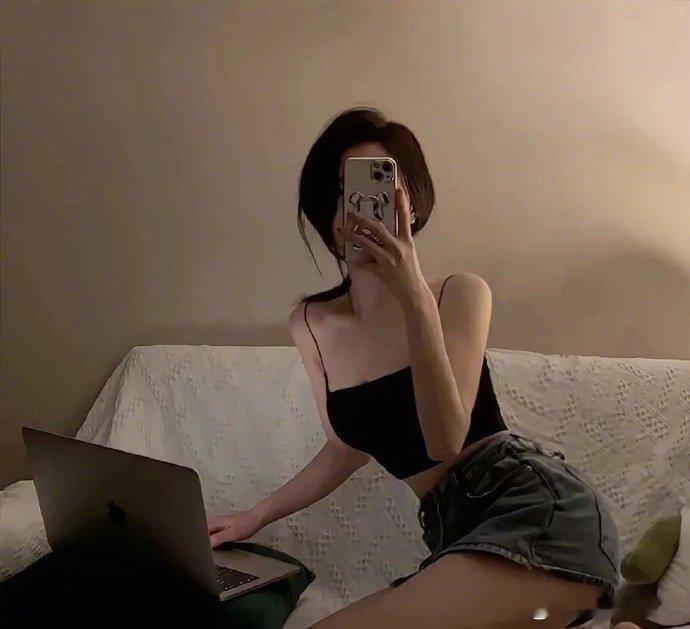 女人“宠夫”的18个表现，看看你占了几条。1、夫妻生活，不拒绝。2、时常撒娇，对