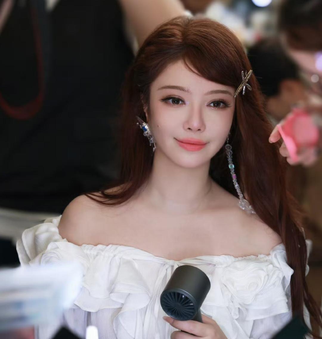 《浪姐7》维妮娜太勇了，直接说不知道评分标准是什么。
维妮娜淘汰，3人票数还是那