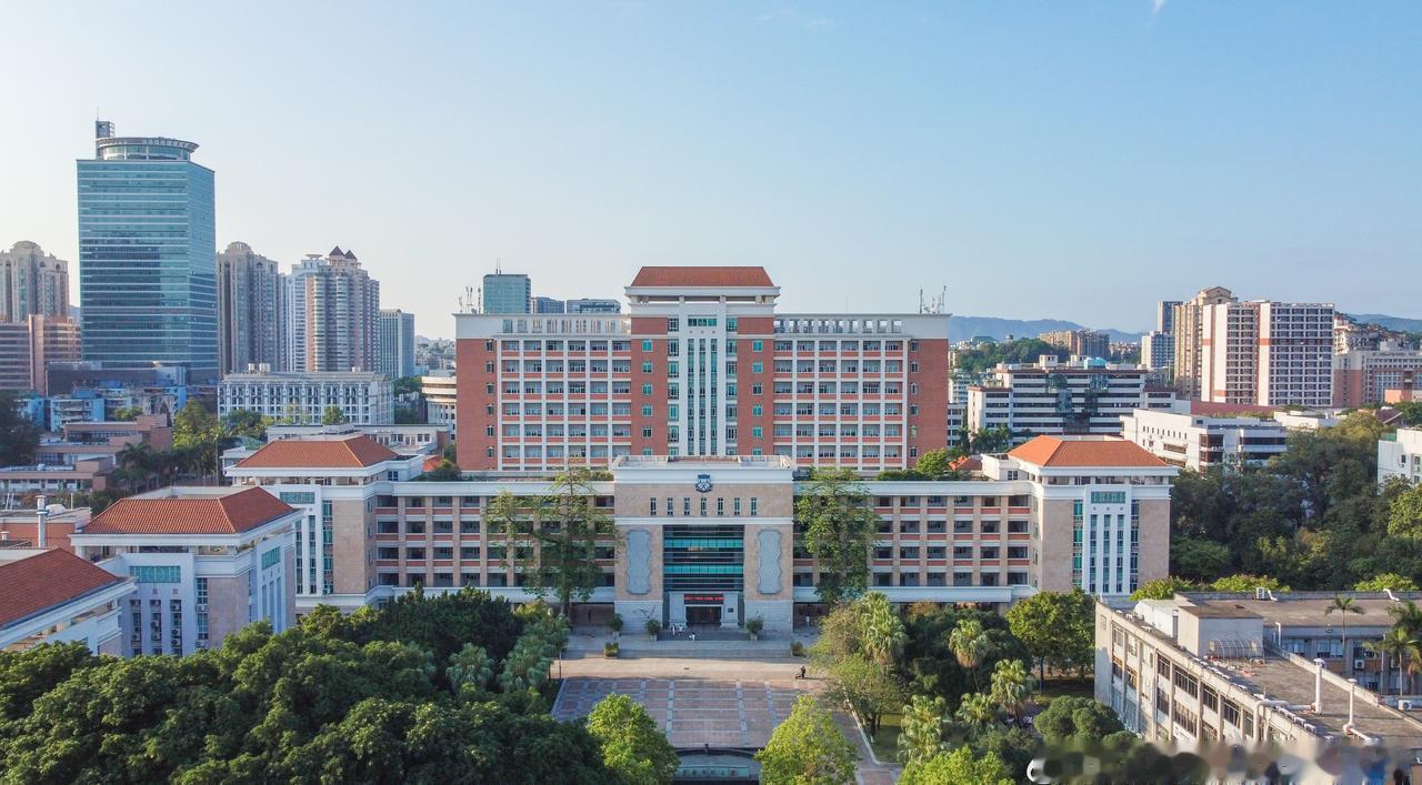 自勷勤启航，九十二载以奋斗开新篇。
深耕杏坛，严谨治学筑牢学术根基。
探索新途，