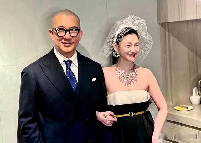 大S走了三年后，前夫一直守在墓地附近，家属和网友看法不一
大S去世后，她妈妈说前