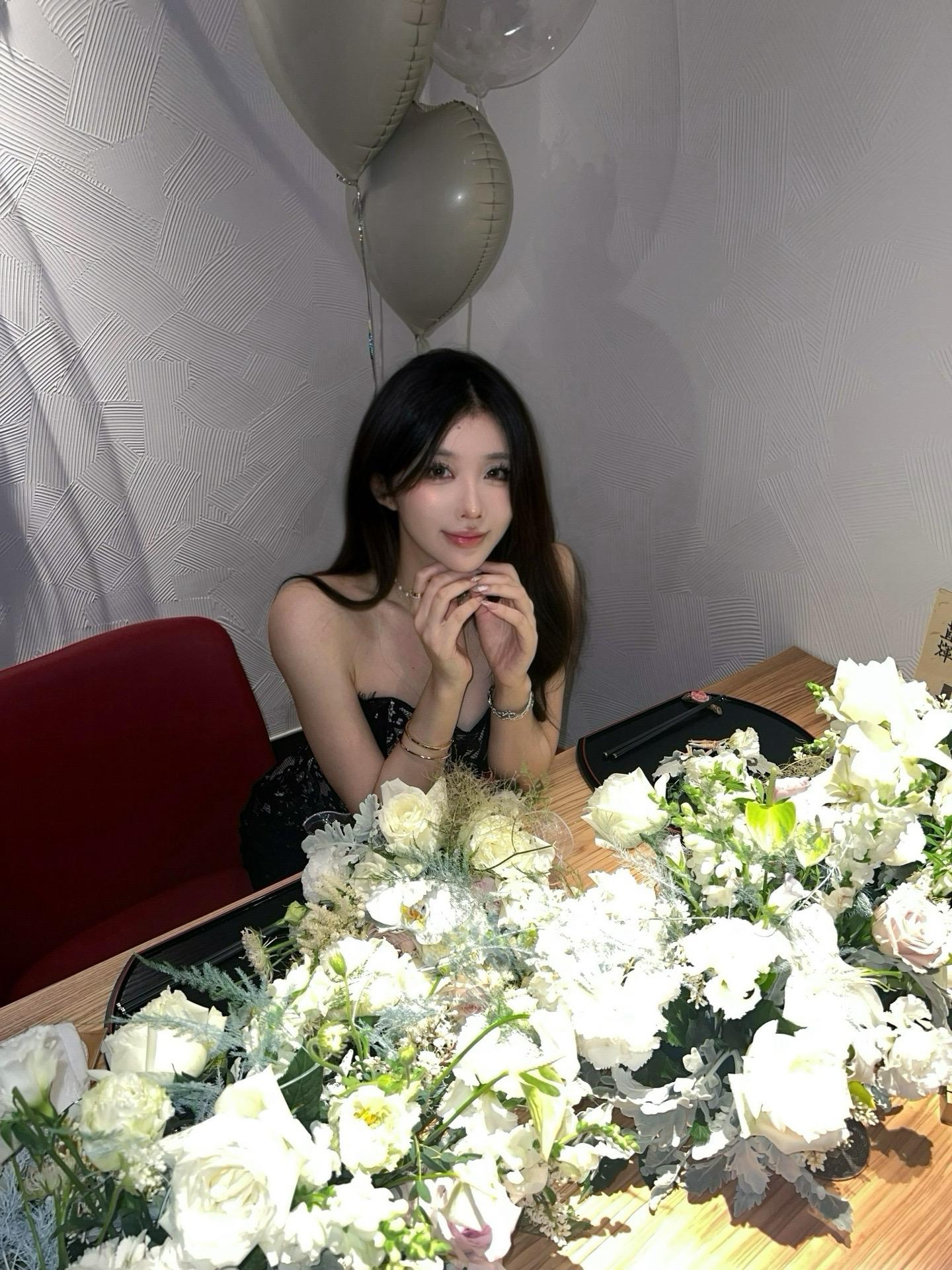祝自己生日快乐🎂。