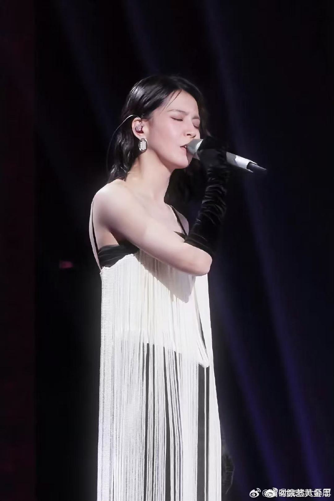 所有人感受曾沛慈高音乘风2026全员被曾沛慈高音圈粉，《搁浅》火爆出圈，带病登台