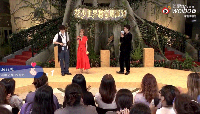 吴君如左手邓为右手王星越花儿与少年 被邓为从背后搂住，转头又对上王星越！吴君如你