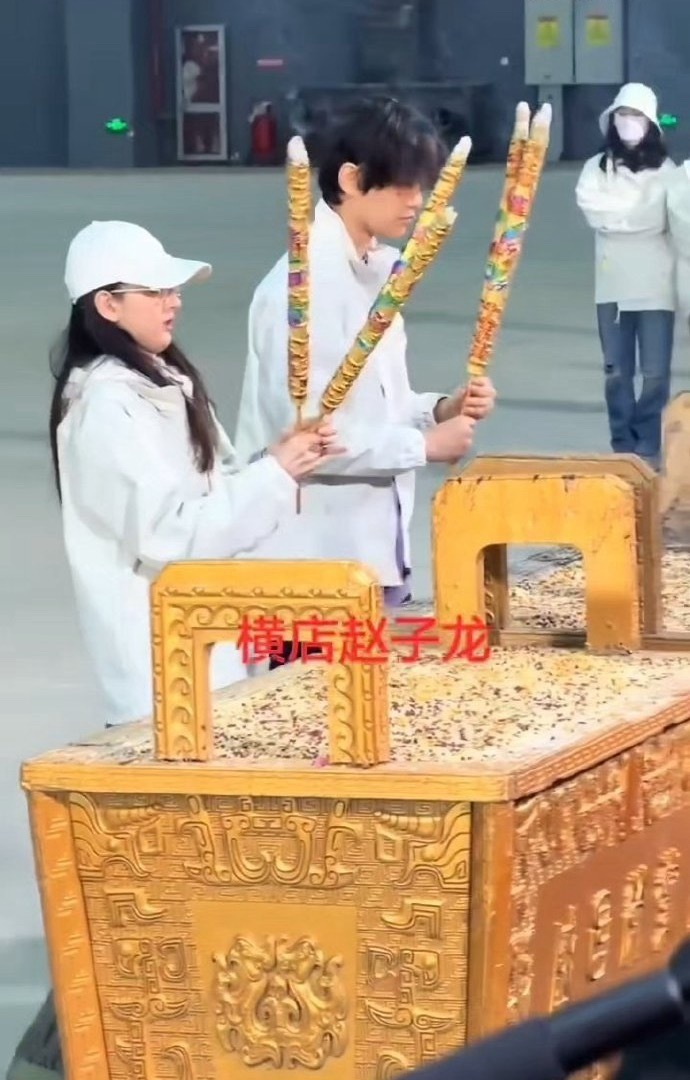 司宫令路透丁禹兮宋祖儿司宫令终于等到开机了！两个人都状态好好呀，祝拍摄顺利！司宫