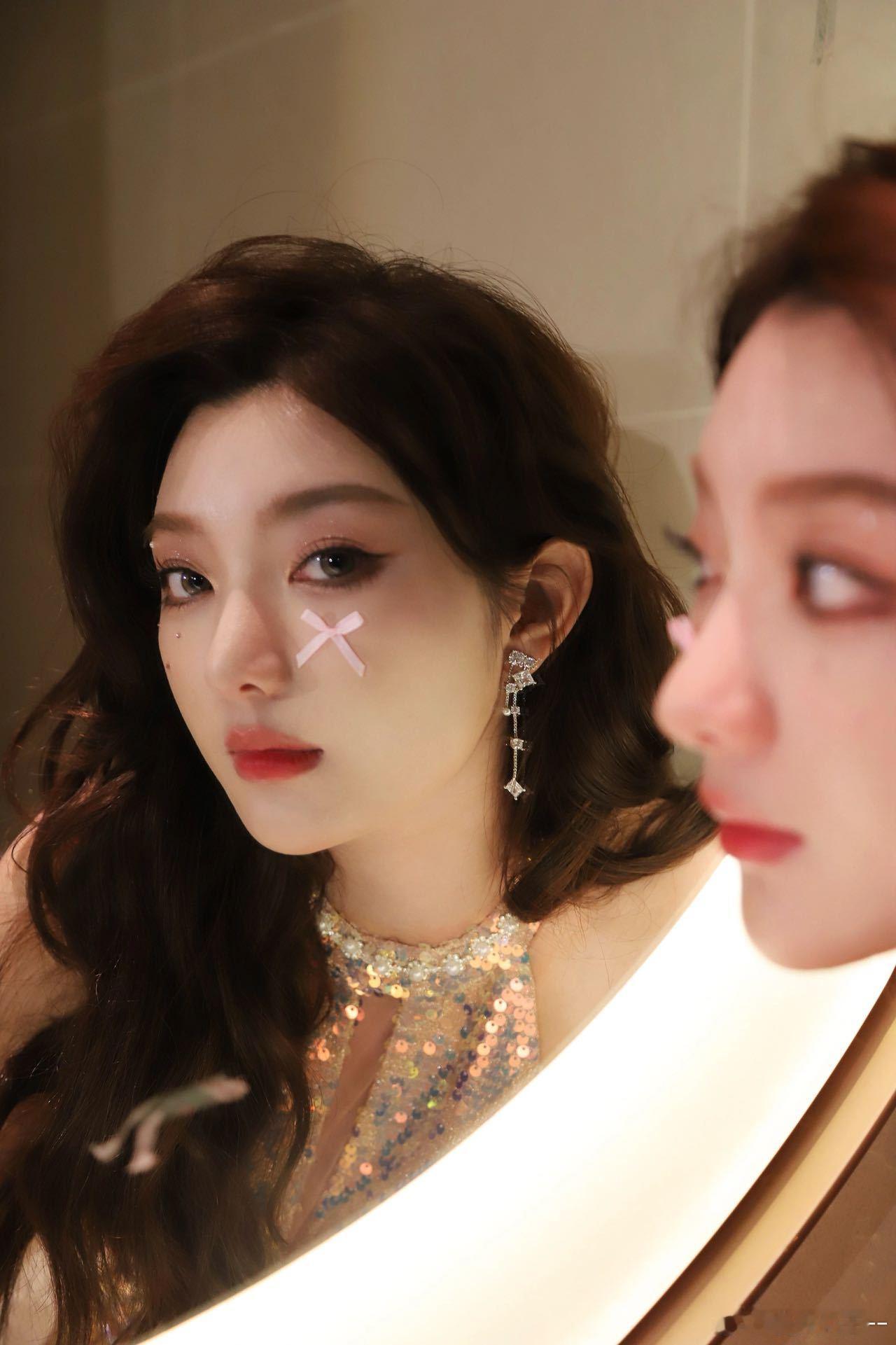 李紫婷初代女团的含金量 看到李紫婷在舞台上舞动，真的能感受到那份初代女团的独特魅