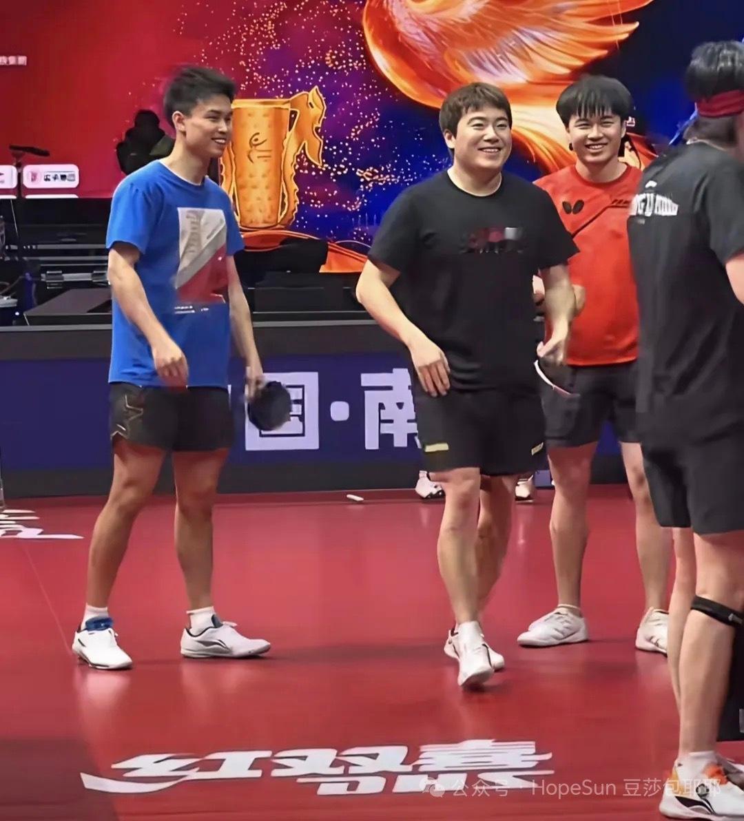 樊振东王楚钦孙颖莎元旦祝福樊振东、王楚钦、孙颖莎三位国乒名将以多元形式送上元旦祝