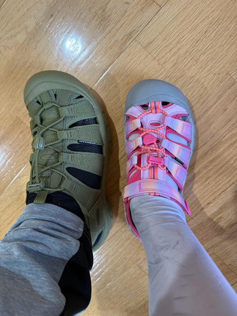 父女款。 Keen的溯溪鞋。她妈欣赏不了。猫叔家日记