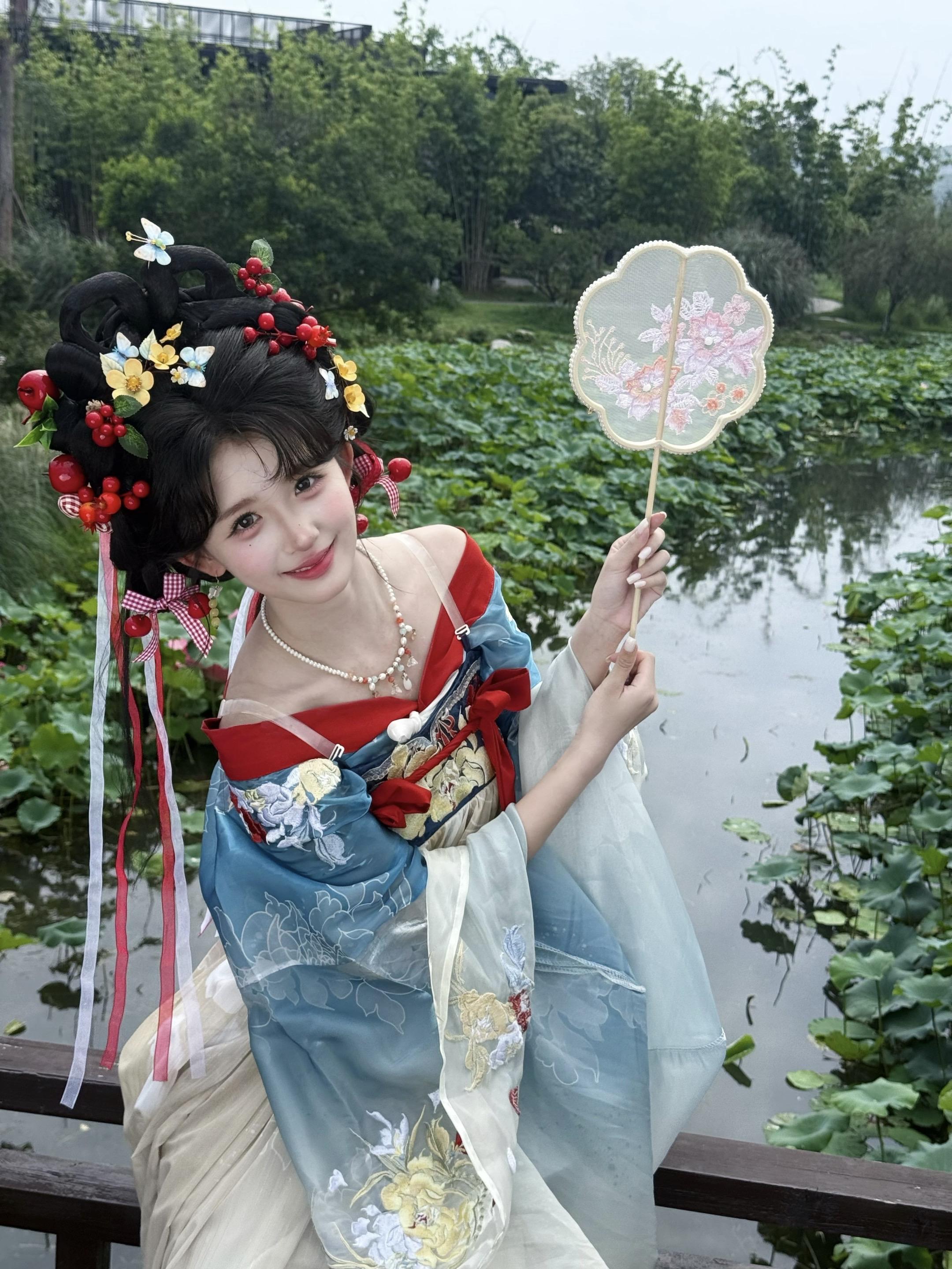 荫浓烟柳藏莺语满楼~