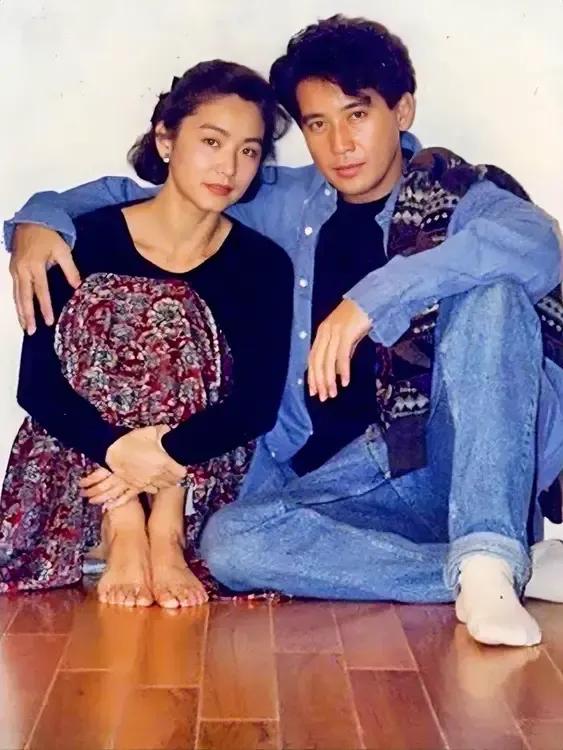 一对俊男美女，共同演绎过很多的经典角色，却无缘走到最后，也是世上憾事一件。
秦汉