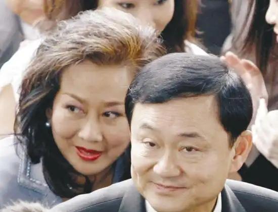 明知山有虎偏向虎山行？他信离境多日后决定回国受审，直面可能的牢狱之灾！

202