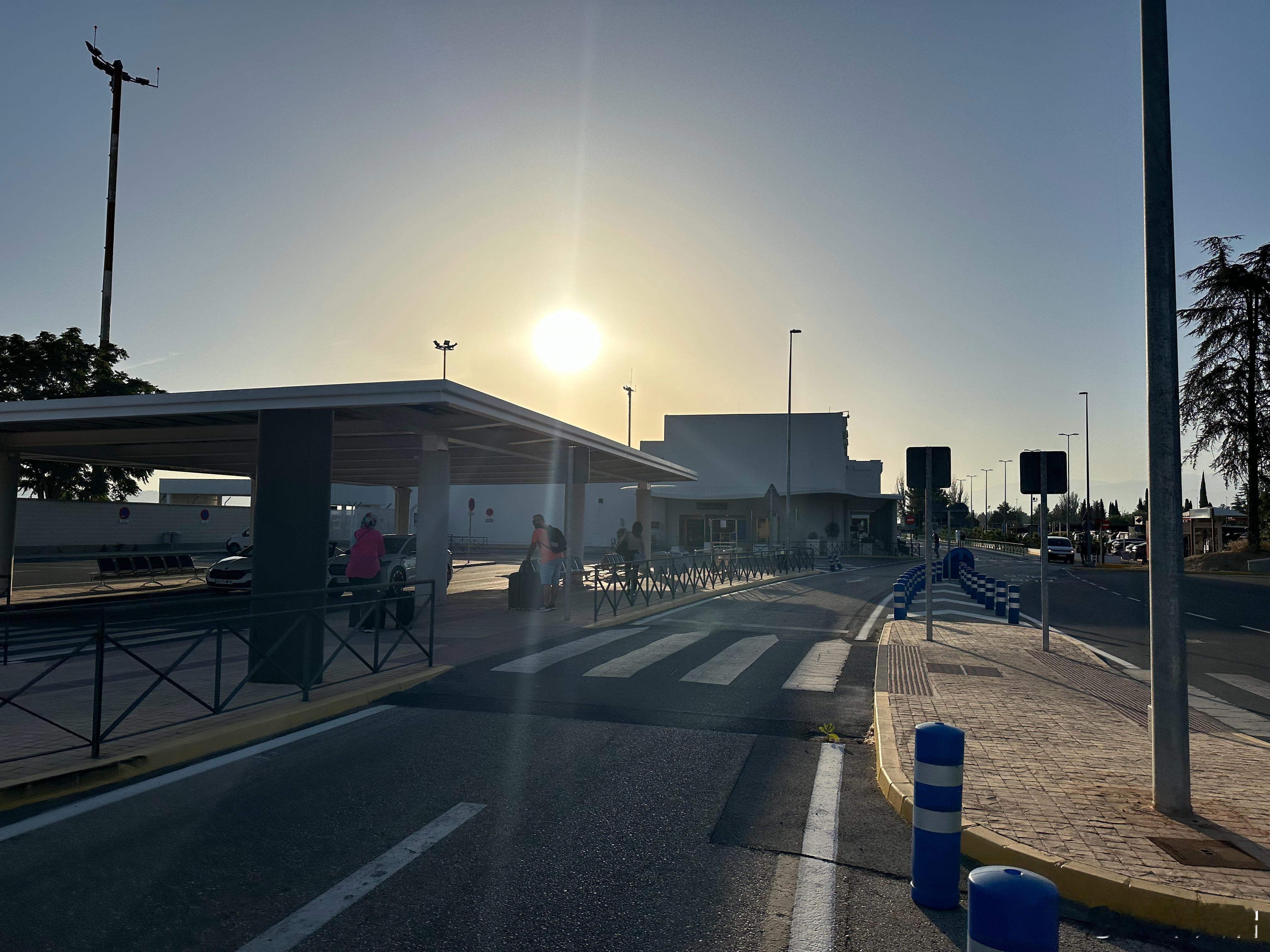 【抵达巴塞罗那】今天早晨7点起床，9点半上飞机，11点从格拉纳达抵达巴塞罗那。从