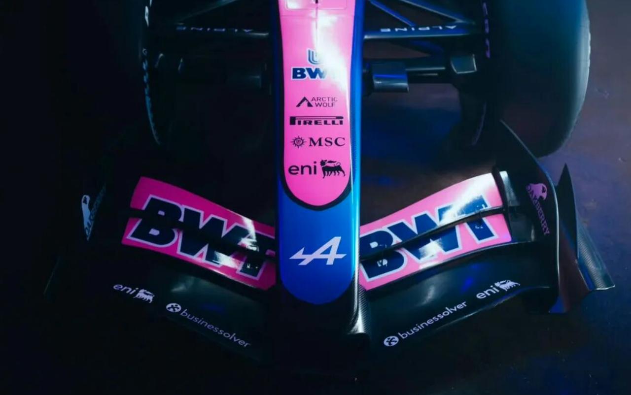 看Alpine A526的新涂装，乍一看和去年差别不大，但细品才发现藏了不少心思